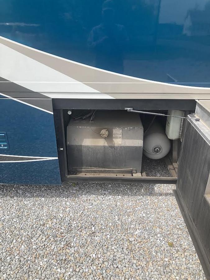 Used 2005 Monaco Signature Castle IV Class A Motorhome