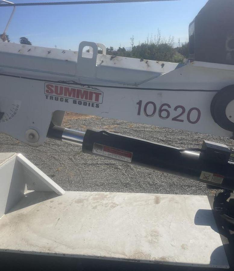 Used 2015 SUMMIT TRUCK BODIES 10620 MOUNTED ON 2015 FORD F750 XLT