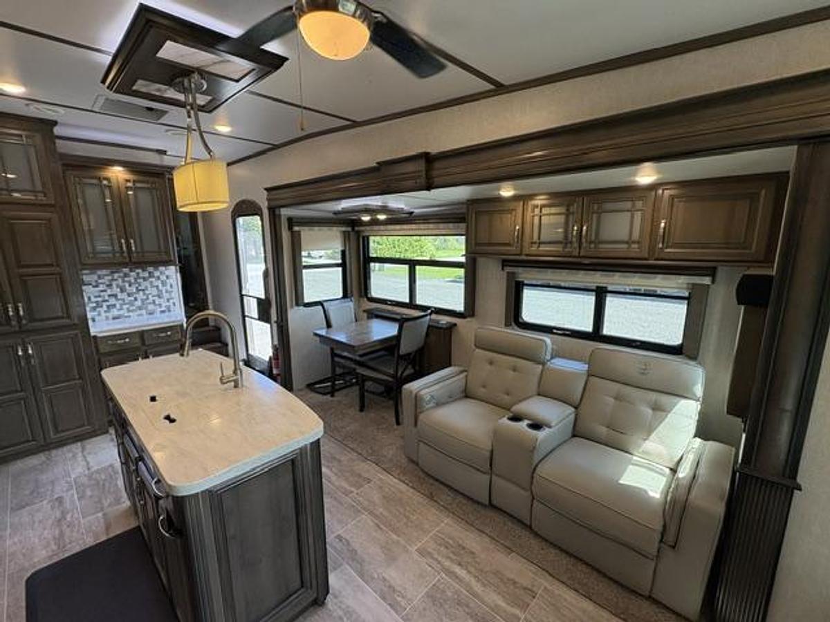 Used 2019 Keystone Montana Legacy Edition Series M-3930FB