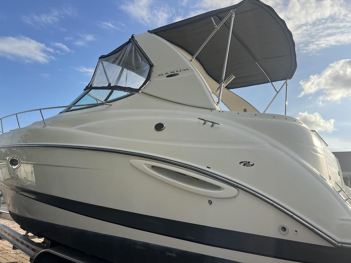 Used 2004 Maxum 3100 SE with Trailer