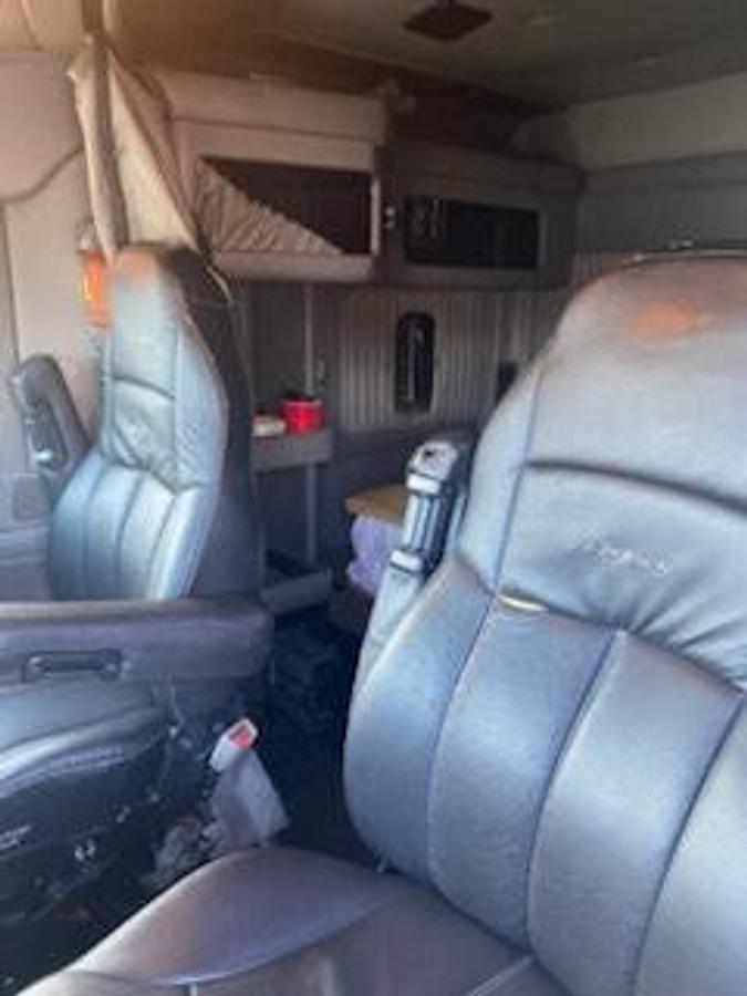 Used 2012 Kenworth T800 Sleeper Truck