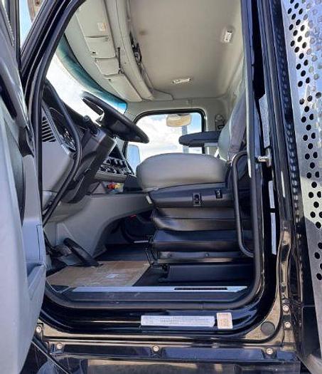 Used 2022 KENWORTH T880S