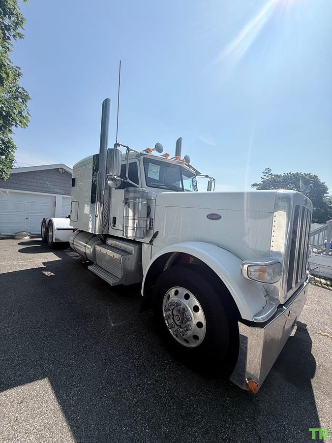 Used 2017 Peterbilt 389 Sleeper Truck