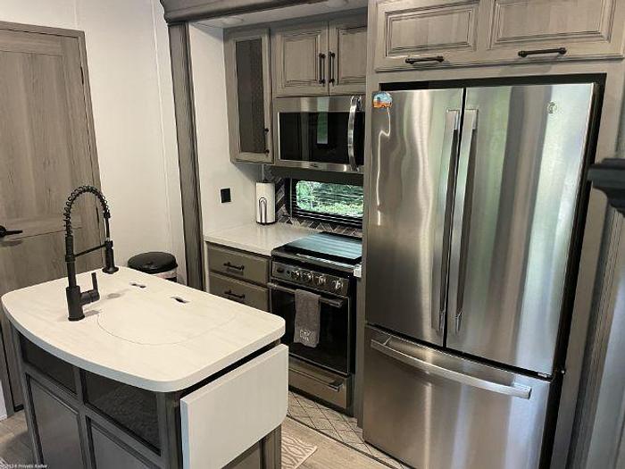 Used 2022 Keystone Montana 3761FL