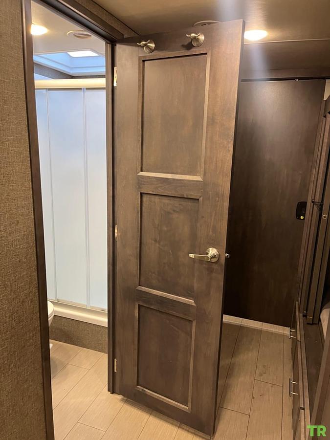Used 2022 Thor Palazzo 33.5 | Diesel Pusher | Bath & a Half | Bunkhouse | Only 7,200 Miles | Private Owner
