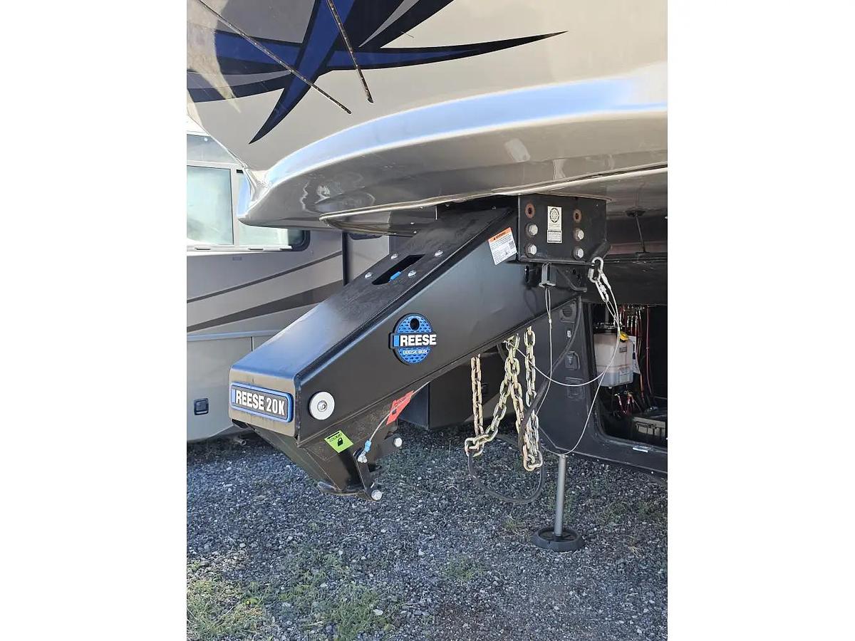 Used 2018 Vanleigh Beacon 39GBB Fifth Wheel