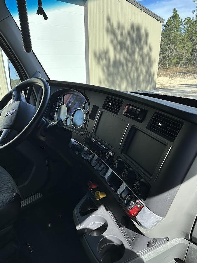 Used 2020 Kenworth T680 Conventional Sleeper Semi