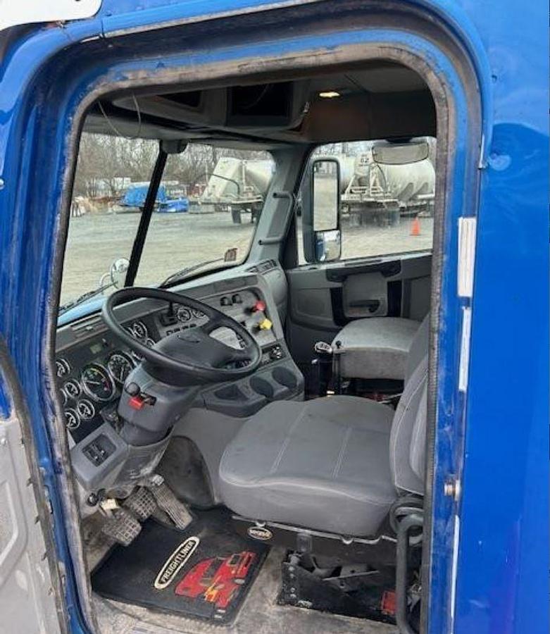 Used 2018 Freightliner Columbia 120