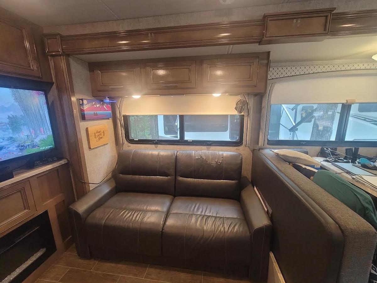 Used 2020 Thor Motor Coach Miramar 37.1 Class A Motorhome