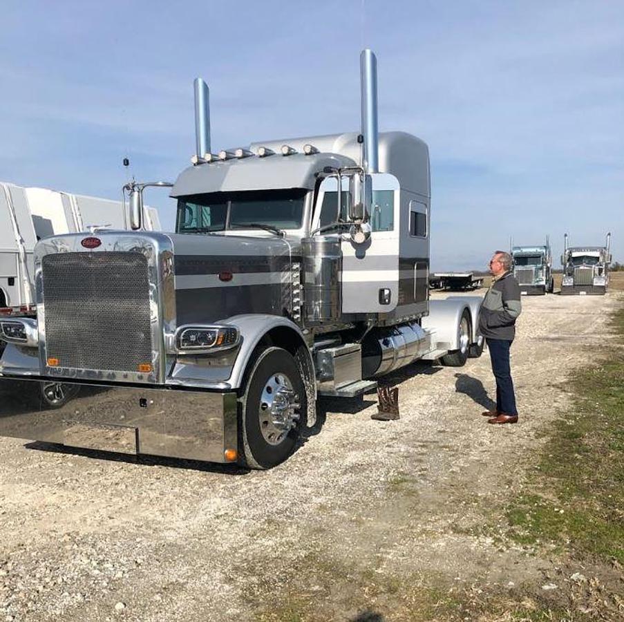 Used 2020 Peterbilt 389 Sleeper Semi Truck