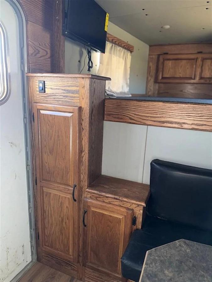 Used 2002 Sooner Revolution 4 Horse