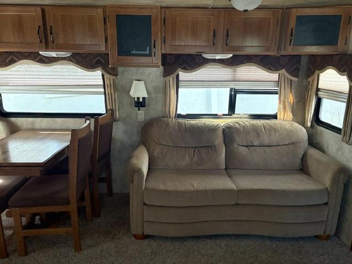 Used 2010 Keystone Montana Mountaineer Fifth Wheel