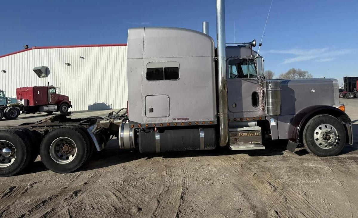 Used 2003 Peterbilt 379EXHD