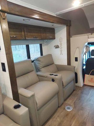 Used 2021 Tiffin Wayfarer RW