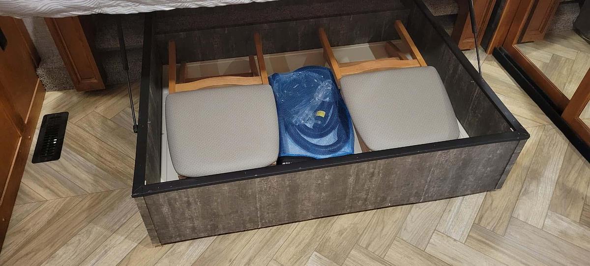 Used 2023 Vanleigh Vilano 320GK Fifth Wheel