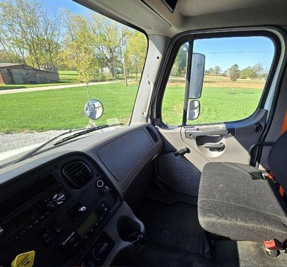 Used 2019 Freightliner Business Class M2 106