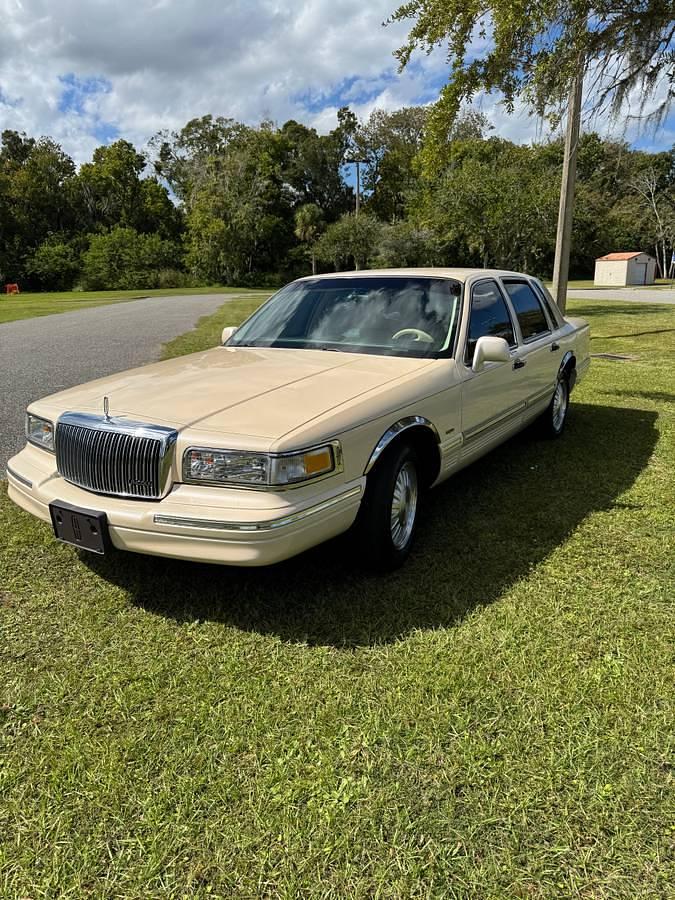 Used 1996 Lincoln Town Cartier