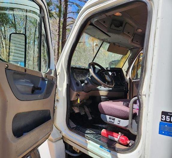 Used 2012 Freightliner Cascadia 125