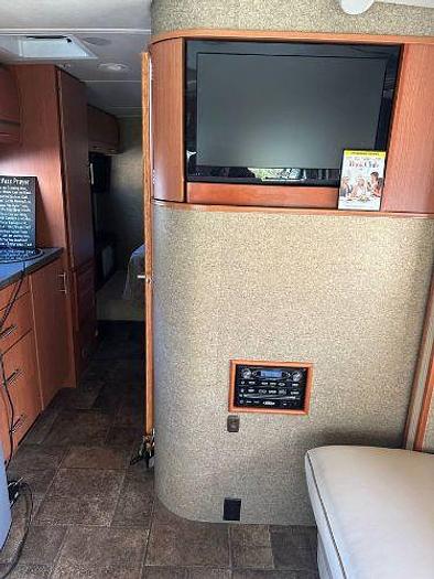 Used 2013 Winnebago Via 25Q