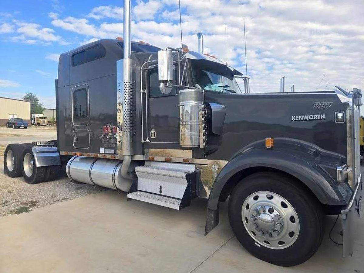 Used 1999 KENWORTH W900L Conventional Sleeper Semi
