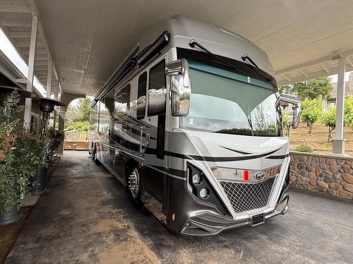 Used 2022 American Coach American Dream 39RK
