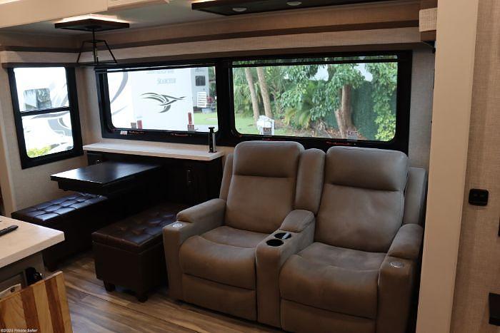 Used 2024 Jayco Pinnacle 37MDQS