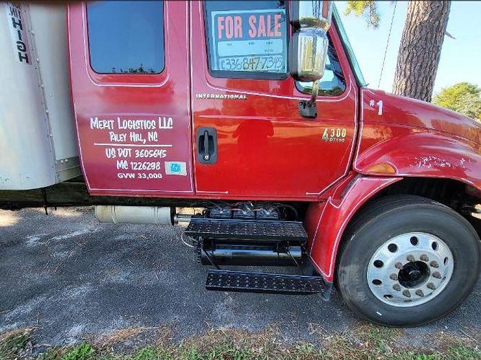 Used 2006 INTERNATIONAL 4300 Box Truck