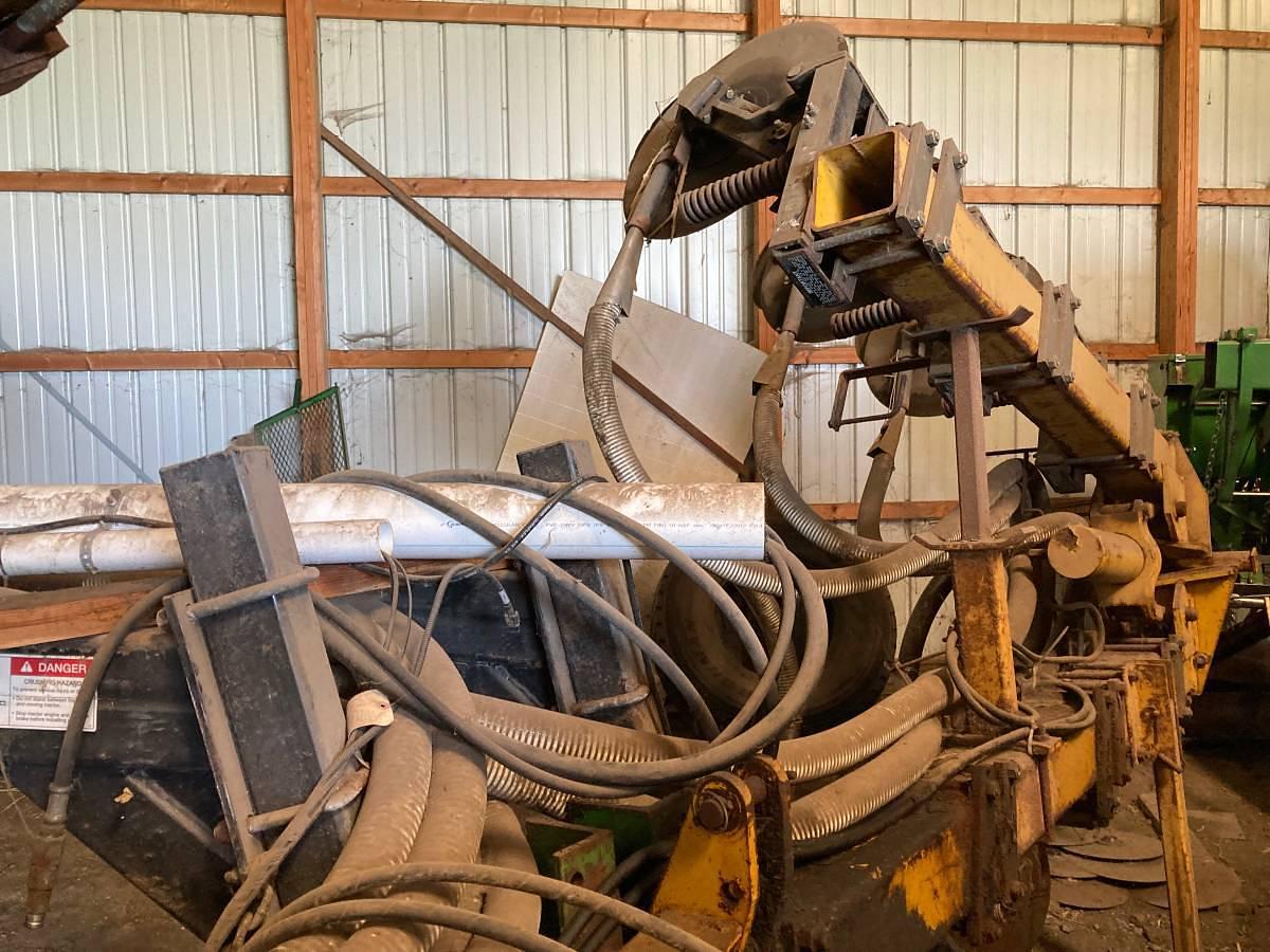 Used 2005 Montag S12B011 Fertilizer Applicator