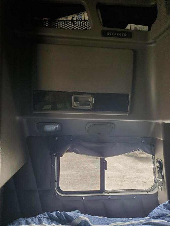 Used 2022 Peterbilt 389