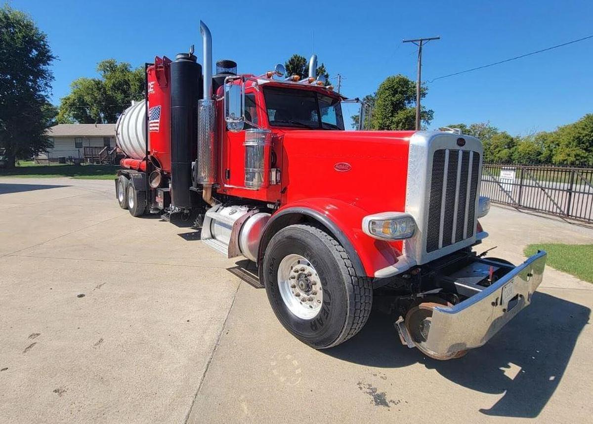 Used 2014 Peterbilt 389 Industrial Tank Truck