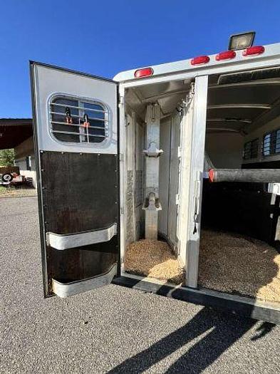 Used 2005 4 Star 3 HORSE