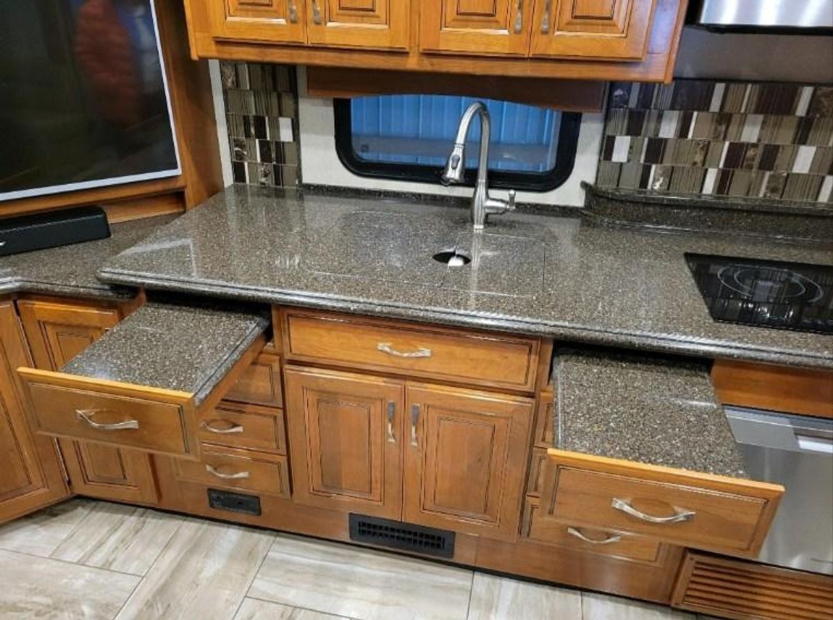 Used 2017 Fleetwood Discovery 39G