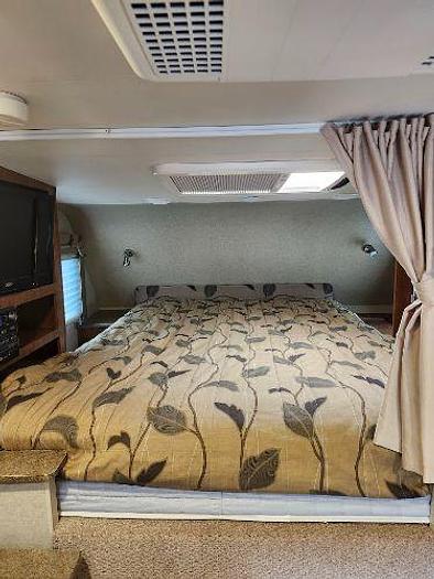 Used 2015 Lance Truck Camper Long Bed 1052