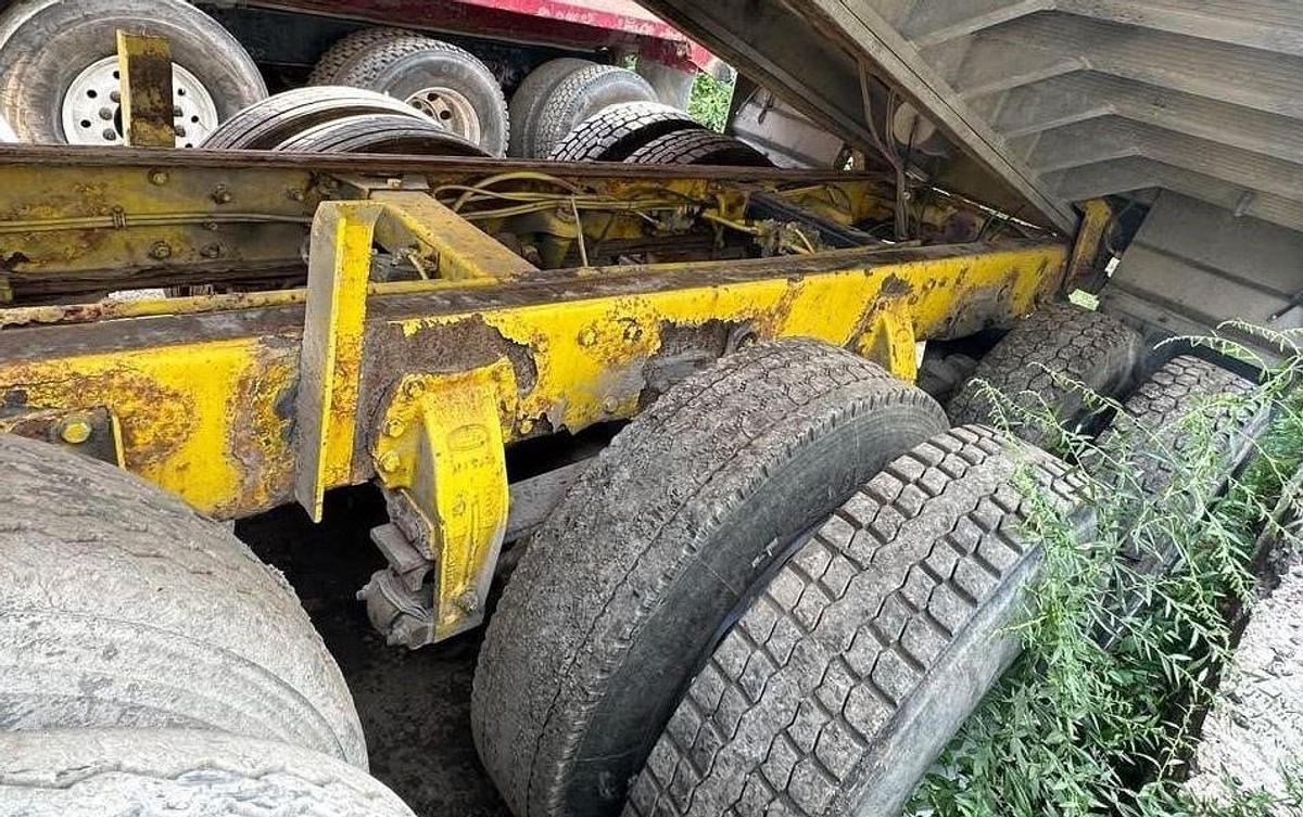 Used 2000 PETERBILT 379 Dump Truck