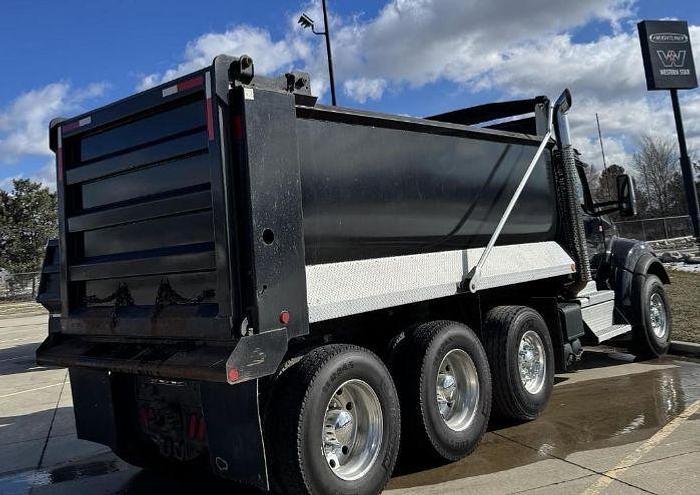 Used 2022 KENWORTH T880S