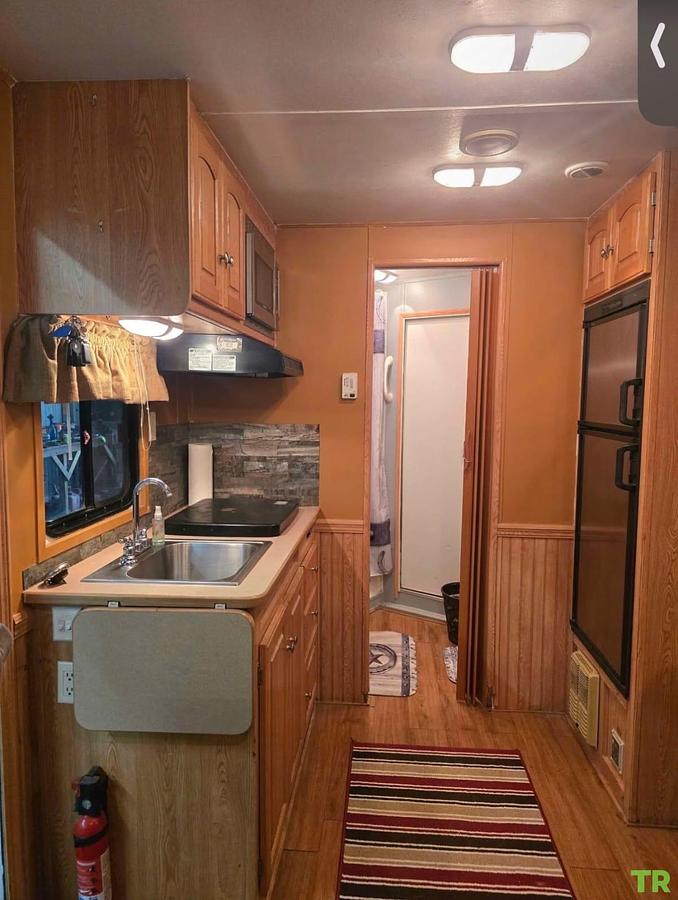 Used 2005 Stratus 4-Horse Aluminum Living Quarters Trailer