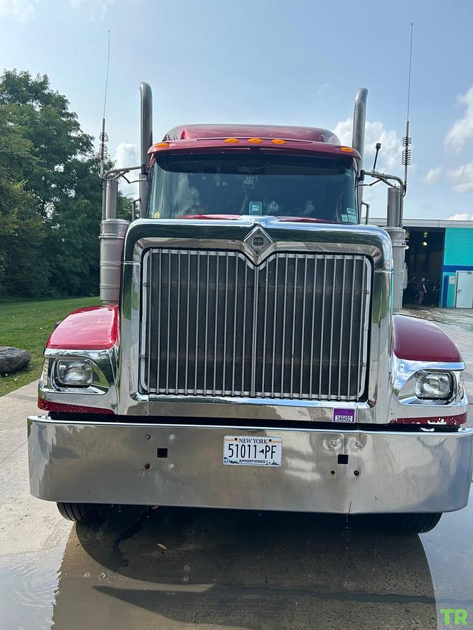 Used 2000 International 9900I Commercial Truck