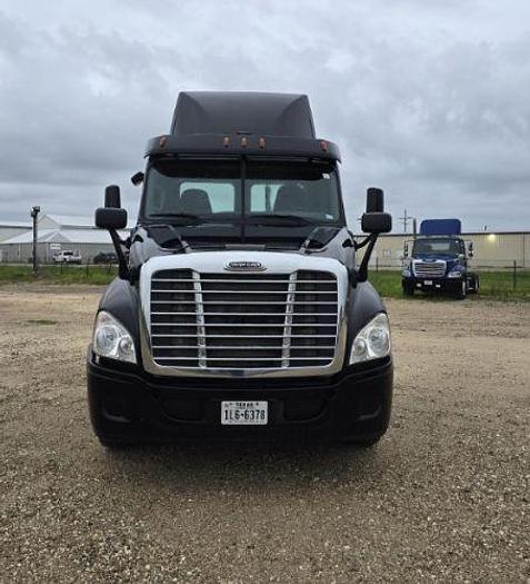 Used 2015 Freightliner Cascadia 125