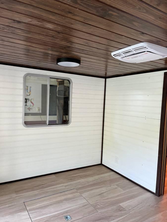 Used 1979 Somerset Houseboat 14x60