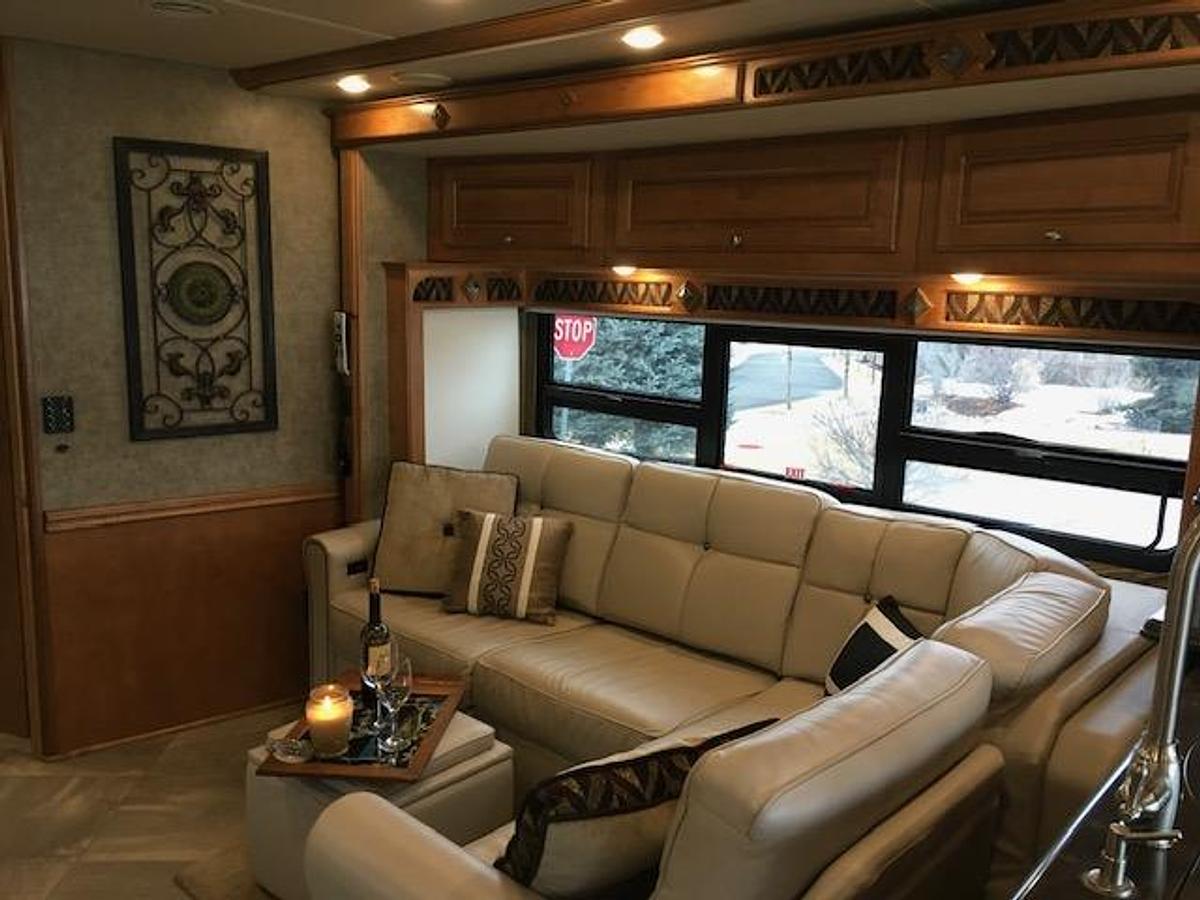 Used 2016 Winnebago Journey 40R Diesel Pusher