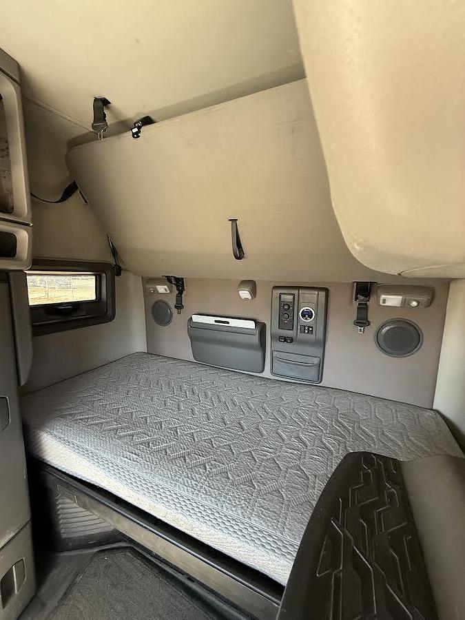 Used 2020 Volvo VNL 64T760 Conventional Sleeper Semi