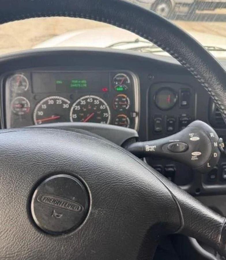 Used 2016 Freightliner M2 Box Truck