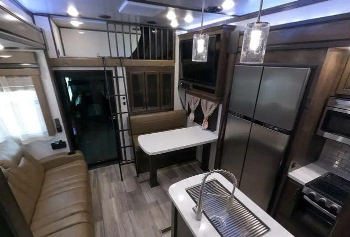 Used 2020 Dutchmen Voltage 3635