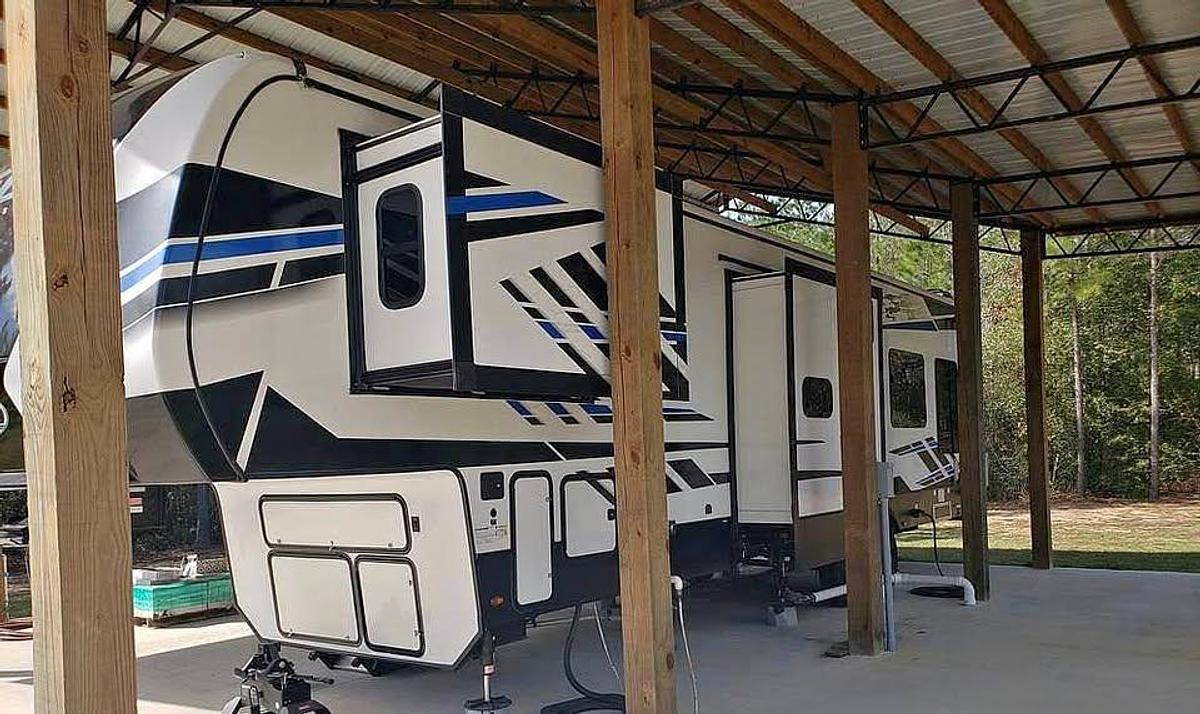 Used 2022 Keystone Fuzion 373