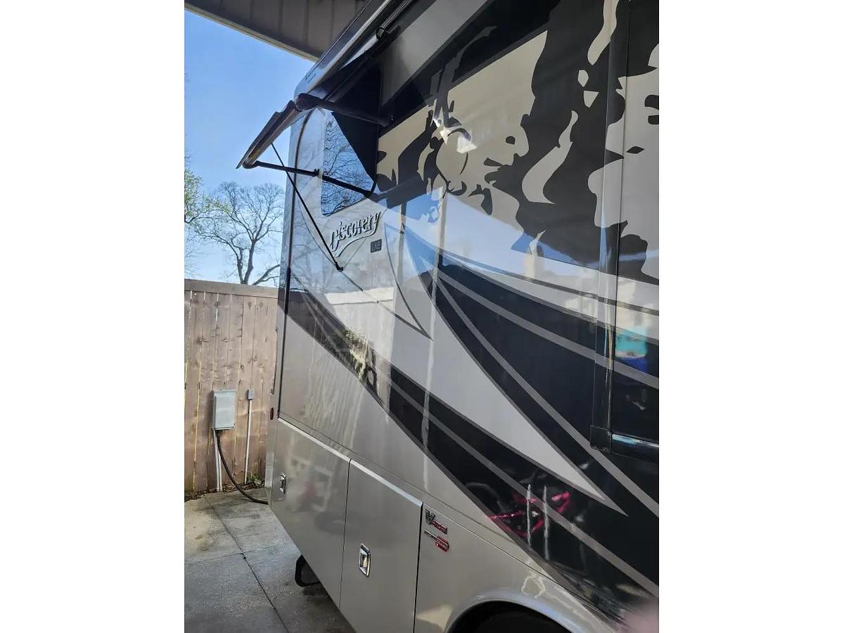 Used 2022 Fleetwood Discovery Lxe 44s