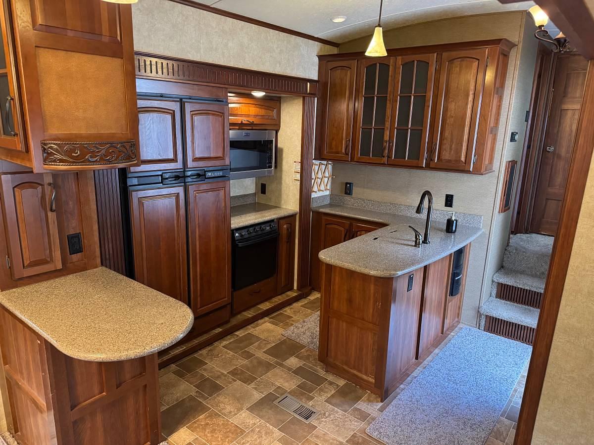 Used 2014 Keystone Montana 3625RE