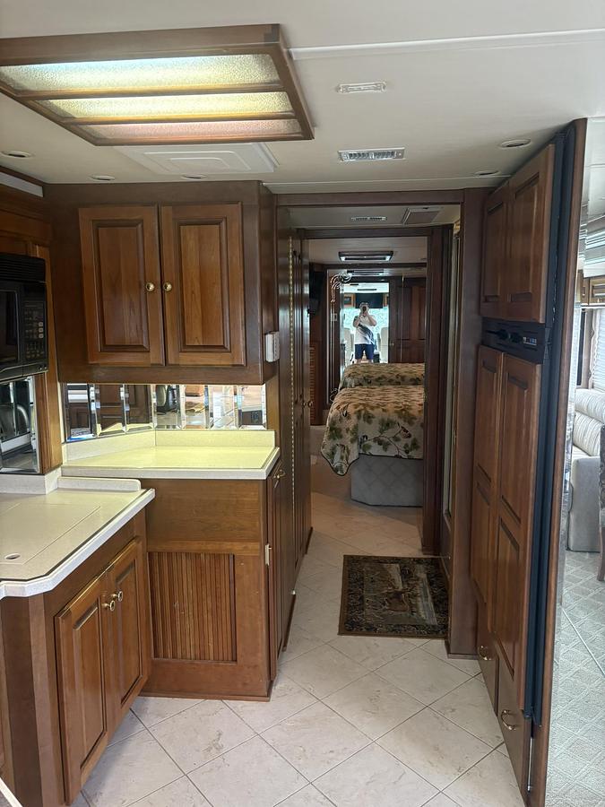 Used 2003 Monaco Dynasty 38 Earl