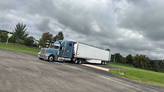 Used 2006 Freightliner Classic 132