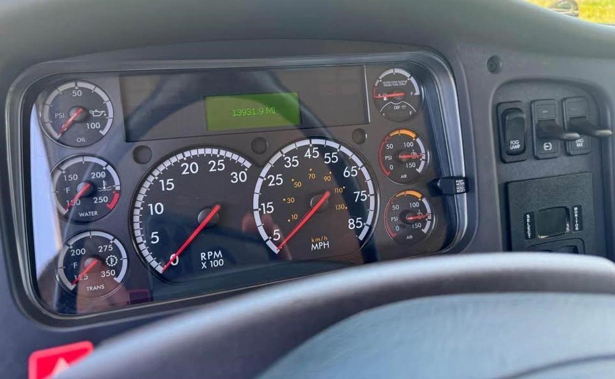 Used 2023 Freightliner Business Class M2 106
