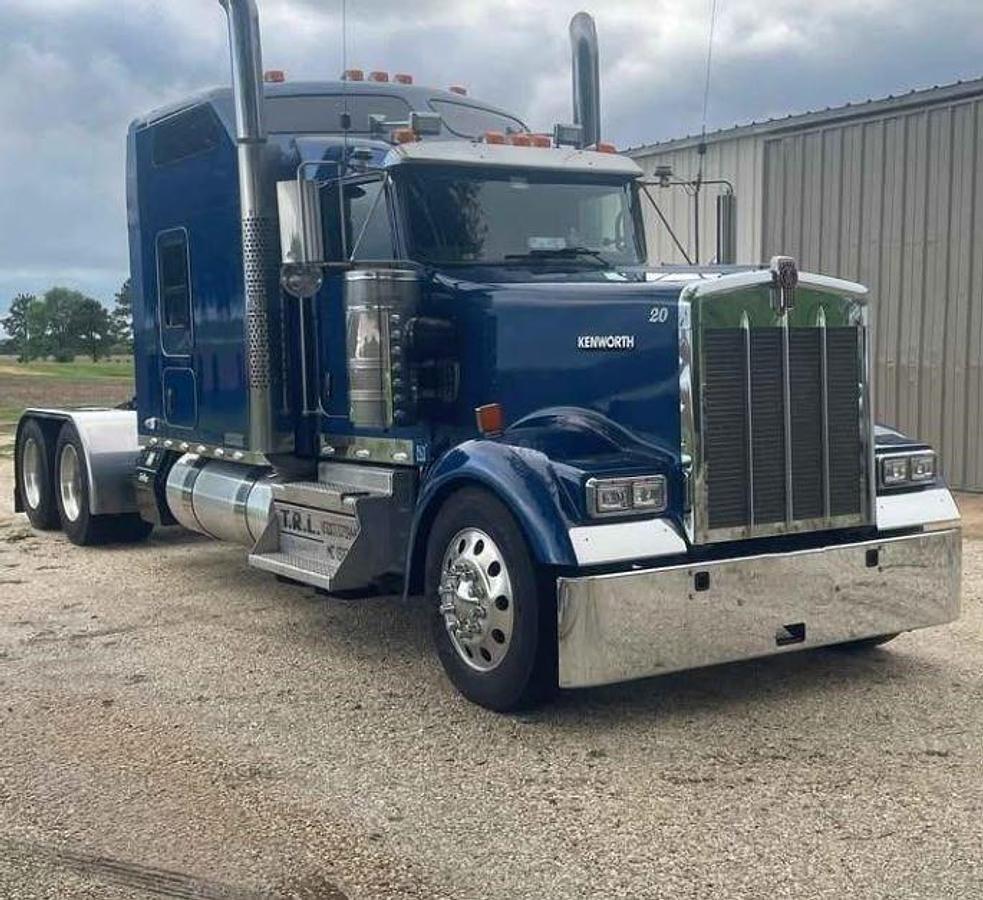 Used 2020 KENWORTH W900 Sleeper Semi Truck